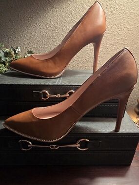 Classic BCBG Brown Pointed-Toe High Heel Pumps - Women's